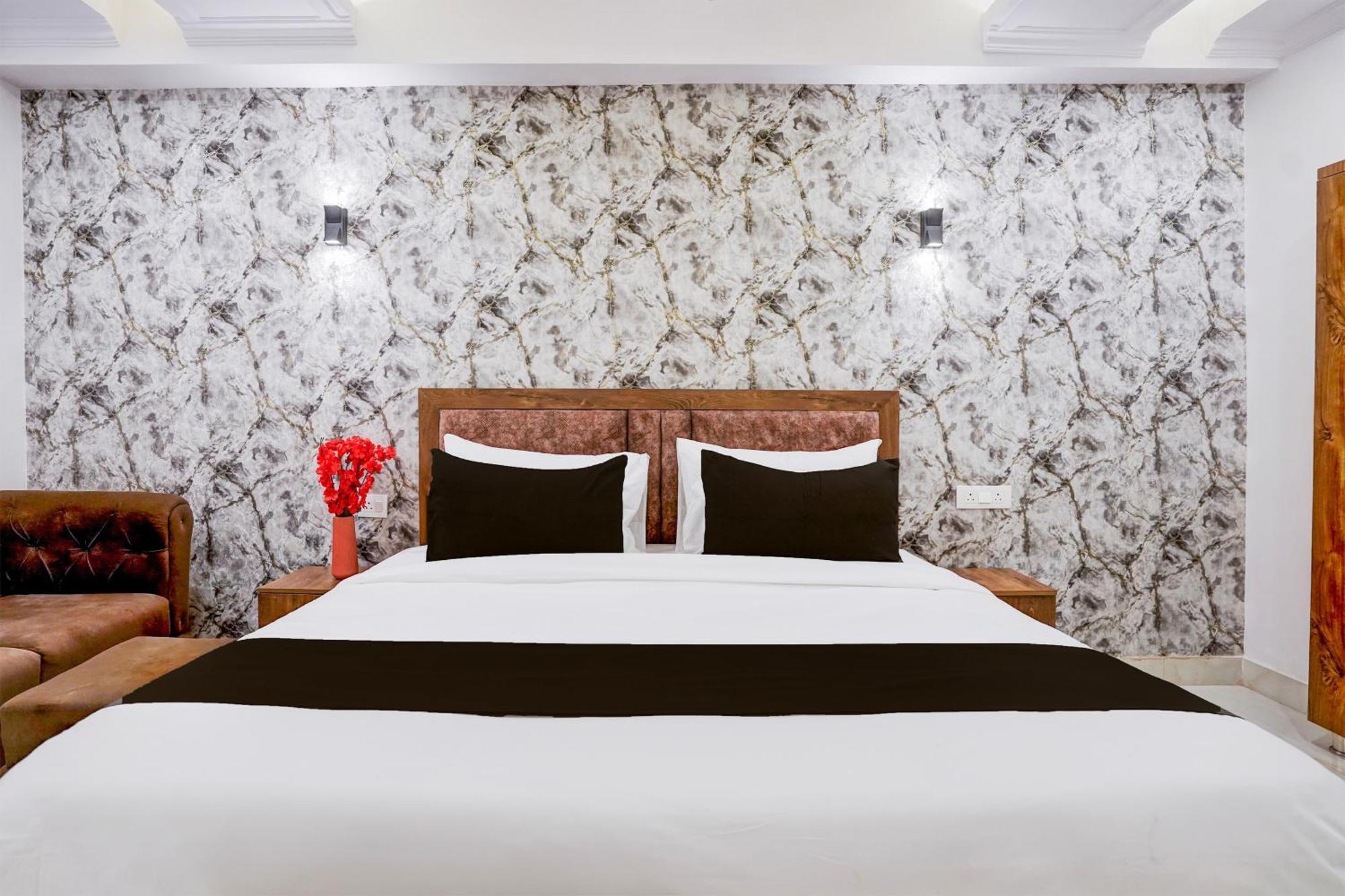Townhouse Hotel Grand Emporio By Sbg Near Vaishali Metro Station Ghaziabad Exterior foto